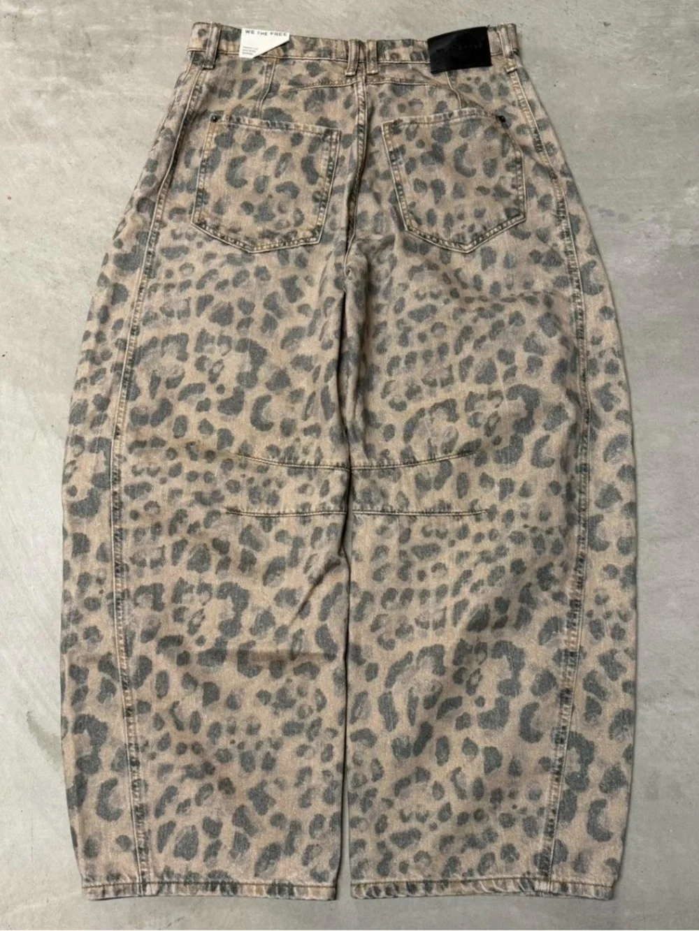Free People Good Luck Barrel Jeans Leopard Print Animal Print Size 27 NWT - Picture 6 of 8